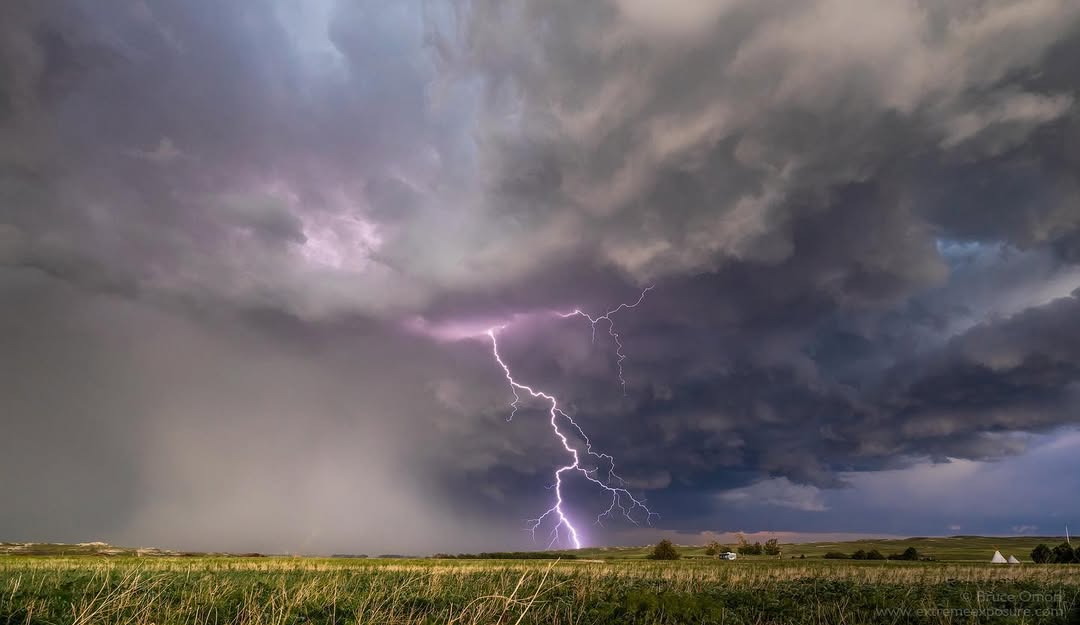 Lightning from a safe distance in the plains